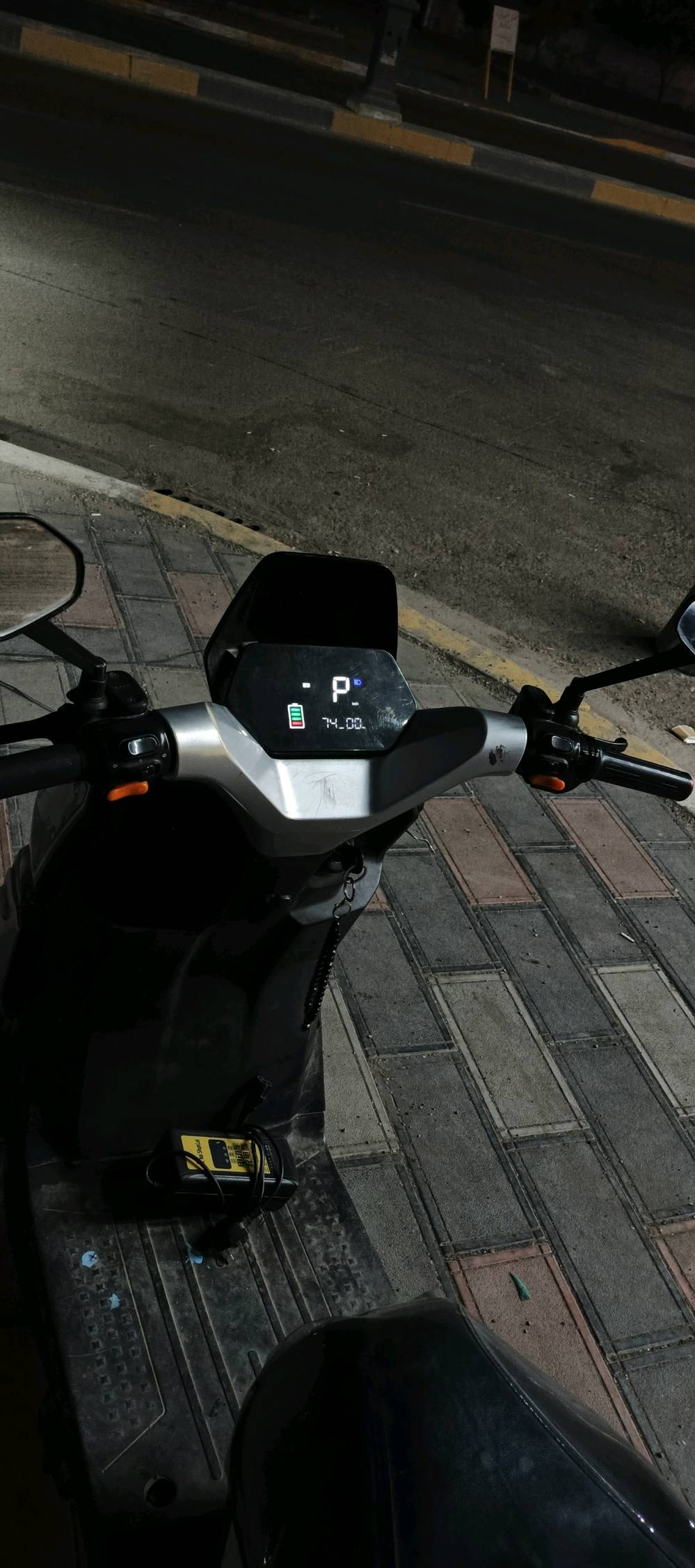 اعطيفيه شارع ادامرجي معرض ايوب ادراجه نظيفه مابيه اي عطل  شلعه ادراجه تمشي  البطاريه  نظيفه تفحص كدامك دراجه كلش حلوه تمشي مسافات بعيده اتفيد شغل وتفيد طالب المدرسه 
  سرعت ادراجه75