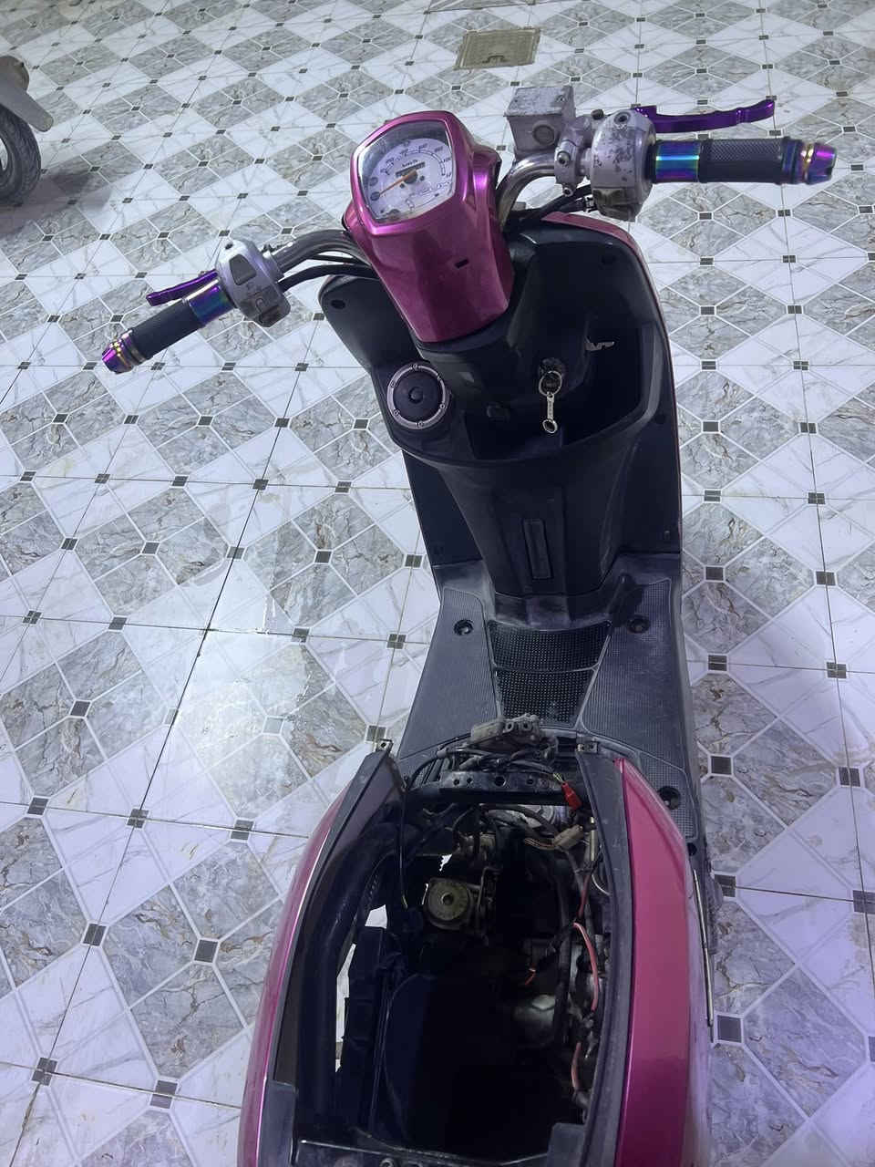 سلام عليكم دراجة بولسيي جديده مكفوله كفاله عامه ما بيه شي نقص وسعر 950 مكان بصره ابو الخصيب الرقم ***********
