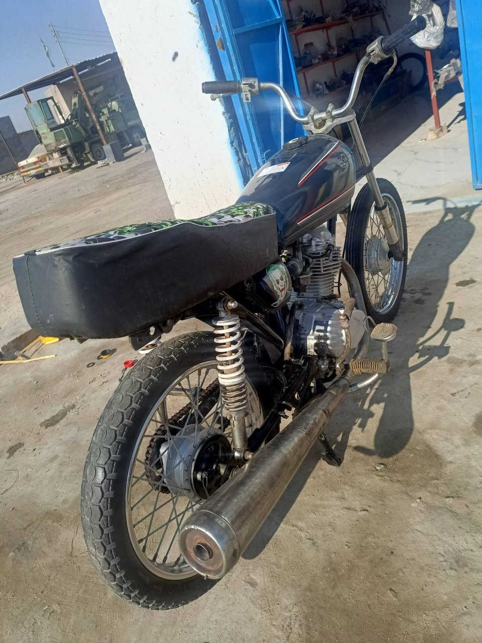 السلام عليكم شباب دراجه ناعمه للبيع شغال نظيفه وحلوه مكانها البصره الهارثه ادوات ادت يريد يخابرني شوف العين تجي وتشوف شعر 425 وبيها مجال للشرايه وهذا رقمي ***********
