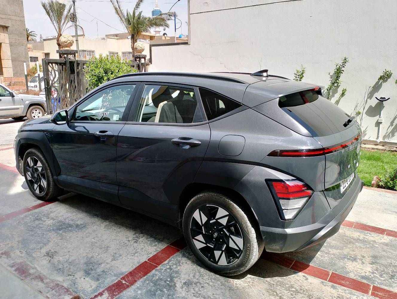 هونداي كونا 2024 وارد امريكي 
ماشيه  25 رقم بغداد باسمي 
السعر 165

🟢مواصفات
🟢 محرك 2000 دوش
🟢 بصمه تشغيل + تشغيل عن بعد
🟢 هند بريك بصمه 
🟢 شاشه دجتل متصل اندرويد وكار بلي  
🟢 كامرة خلفية دوارة ثلاث وضعيات
🟢 كشن السائق كهرباء
🟢 رادارات اماميه وخلفيه وجانبية 360°
🟢 تحديد مسار  وتحذير عند خروج عن الخطوط+ توقف ذاتي عن الاقتراب 
🟢  انضمه قياده درايف مود
🟢  اوتو هولد + نضام صعود منحدرات 
🟢 نقطة عمياء +اشاير بالمري 
🟢 تبريد بيانو مناخي منفصل قطعتين امامي وخلفي
🟢 شاحن واير ليس وتايب سي
🟢 فول تحكم ستيرن 
🟢 اوامر صوتية
🟢ويل كب حجم 18 
🟢استيرن رجاج عند الاقتراب من سياره

الضرر بالجاملغ الامامي ايرباك سليم صور الحادث بالمنشور سيارة جديدة استخدم شخصي
التواصل *********** متوفر واتساب 
