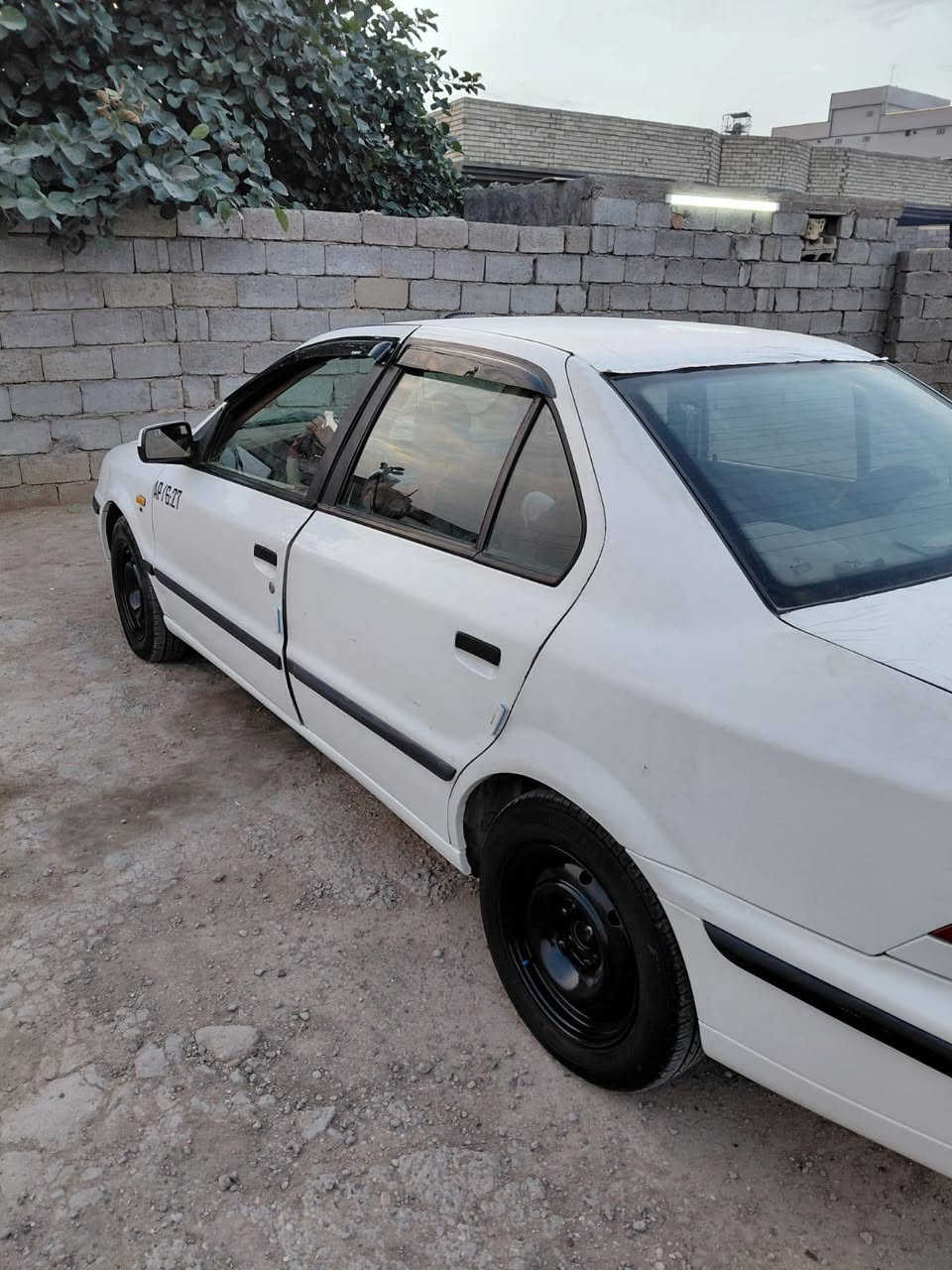 السلام عليكم 
سمند موديل 2013 ابيض كرستال 
رقم بغداد انكليزي  هزه جديده 
سيارة بسمي تحويل مباشر 
كهربائيات كله شغال 
ما نقصه اي شي سياره كاعده  ما بيه عيب  سياره كفاله ابيعلك 
حته اذا تريد سونار جاهز سياره خير من الله 
السعر 52 وبيه مجال للشراي  
الاستفسار 
‏‪***********‬‏
