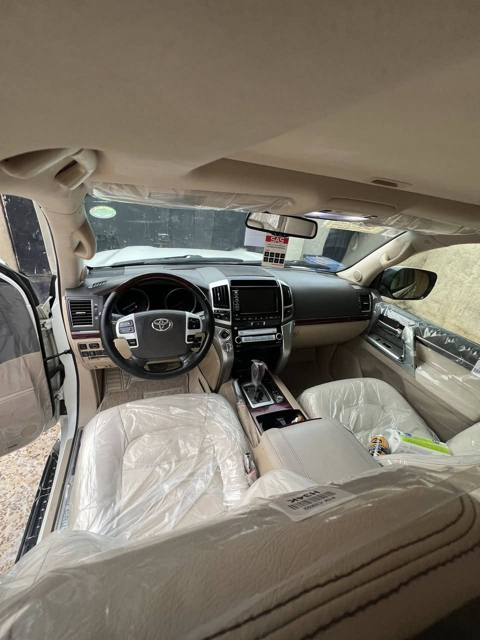 ‏  موديل 2014 VXR محرك 5700 مواصفات لكزس بريميه. سلايد عدسه لايت متحركه ستيرن كهربائي 5 بصمات الصندوك كهربائي الكشنات جلد شاشه كيجات لكزس كشنين كهربائي  3 شاشات تشغيل عن بعد كفاله عده كصه بنيد بيهه صبغ سياره فول مواصفات معروفه ل VXR تجي فول .تحويل ثاني يوم اي استفسار 405$ مكان السيارة بصره  ***********
