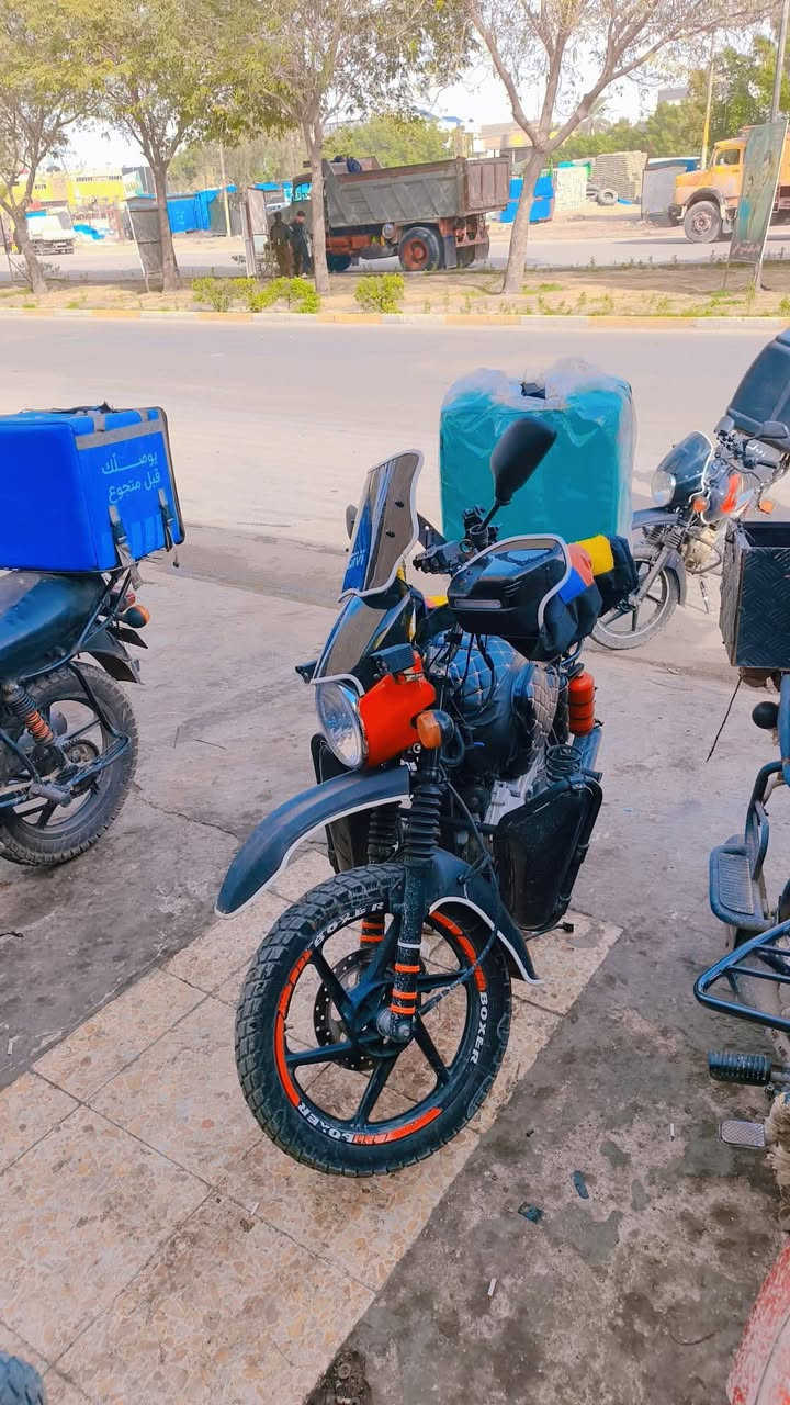 سلام عليكم بوكسر للبيع موديل 2023 اوراق صوليه مكاني بغداد سعر 1800 وبيه مجال بصيط ***********
