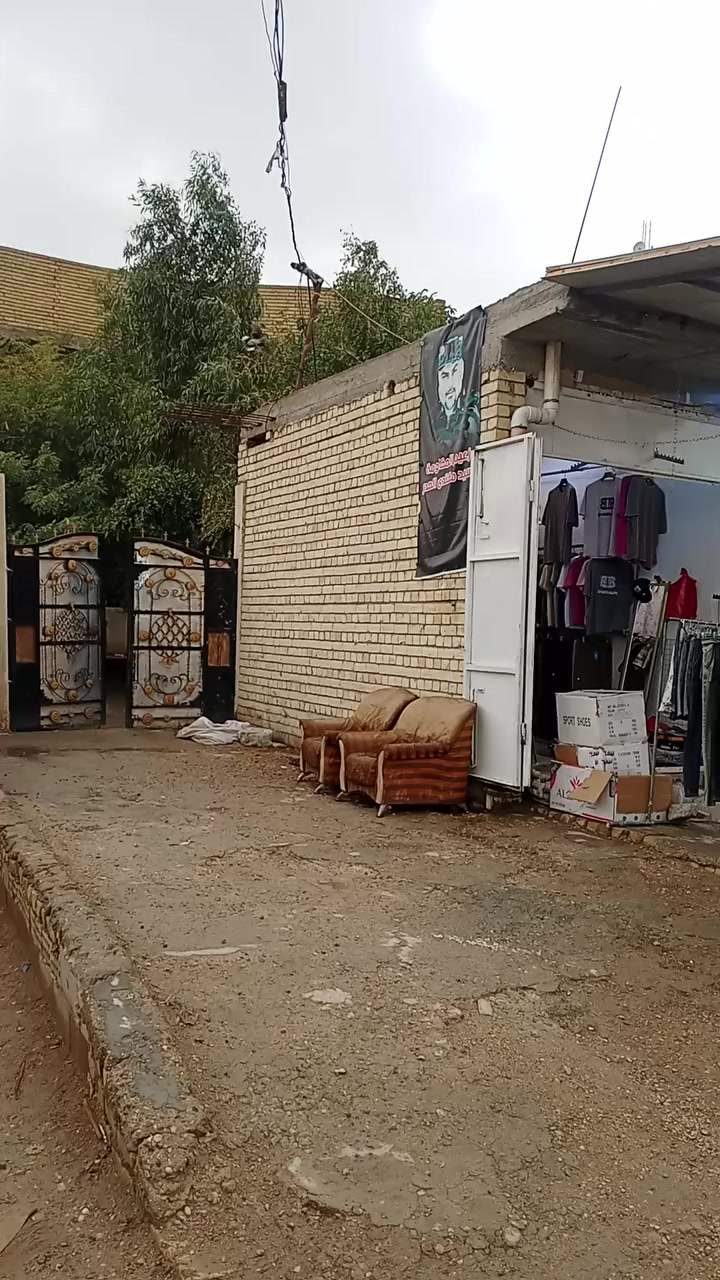 السلام عليكم بيت للبيع المساحه 750 متر مع محلات العدد ثلاثه الزراعي سنه 25 العنوان الحميديه شارع الطاقه مقابيل المنتزه ***********
