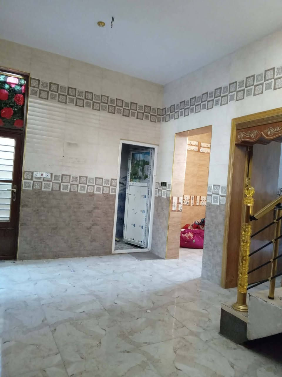 ✨ نخبة كربلاء العقارية ✨🏡
🔴 دار سكنية للبيع
📍 كربلاء المقدسة – حي العامل / المنطقة السابعة جهة اليرموك الثانية
📐 المساحة: 125 م²
💰 السعر المطلوب: 180 مليون دينار
🏠 تفاصيل الدار:
🔹 الطابق الأول:
▪️ غرفة نوم واحدة
▪️ صالة و استقبال
▪️ مطبخ حار ومطبخ بارد
▪️ مجاميع صحية
▪️ مناور عدد (2)
🔹 الطابق الثاني:
▪️ غرف نوم (2)
▪️ صالة
▪️ مجاميع صحية
✅ تصميم عملي ومناسب للعائلة
✅ موقع هادئ ومميز
📞 للاستفسار والمعاينة:
***********
👤 أبو محمد
🌟 نخبة كربلاء العقارية
ثقتكم أساس نجاحنا
#نخبة_كربلاء_العقارية
#عقارات_كربلاء
#حي_العامل
#بيوت_للبيع
#كربلاء
