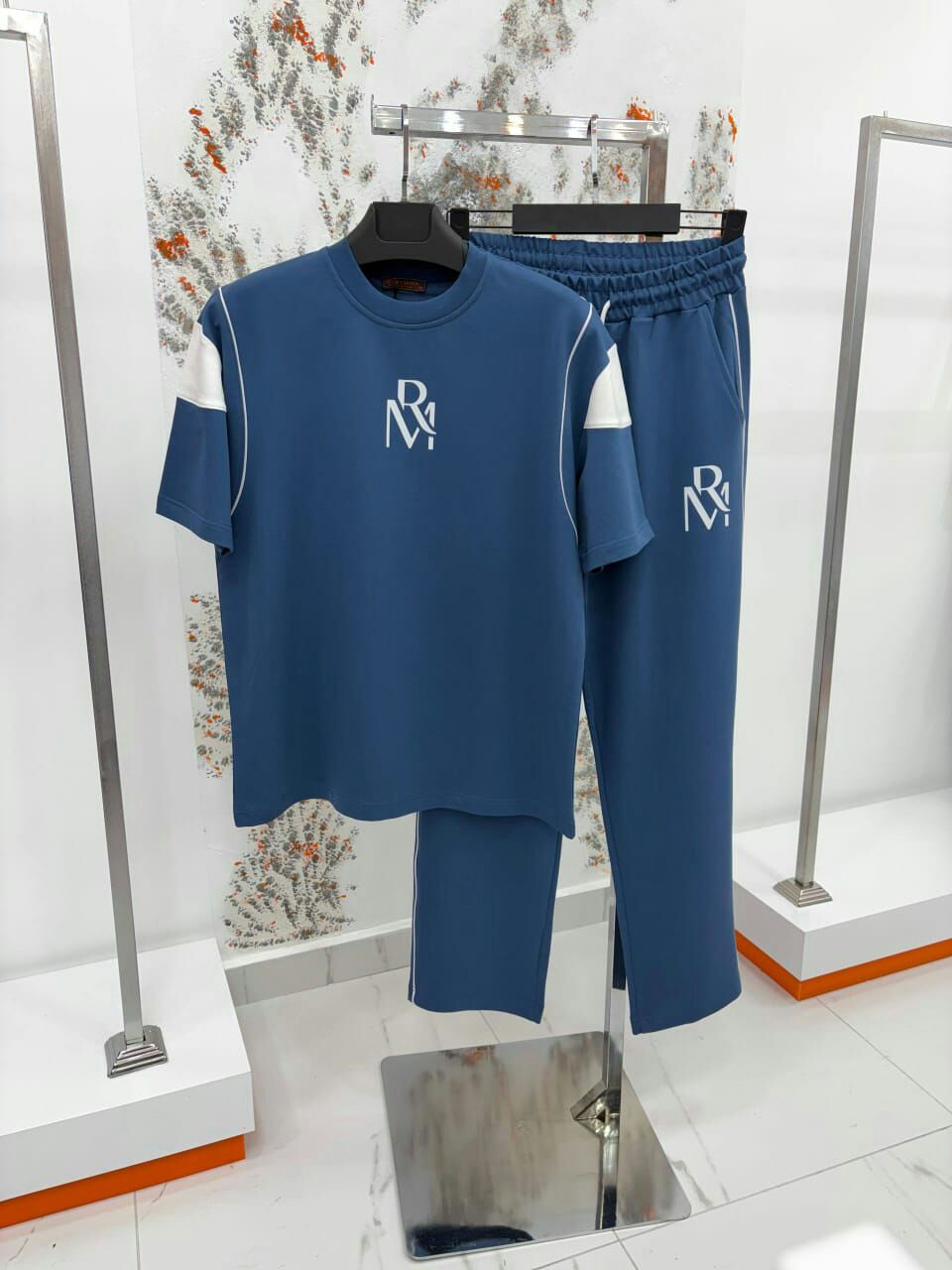 ترنج رجالي شيك 😎
لو بتدور على الراحة والأناقة… ده اختيارك!
✨ خامة مريحة
✨ تصميم عصري
✨ سعر مميز
ابعت رسالة الآن للحجز 📩


**إذا كنت صاحب هذا الإعلان وتريد حذفه لأي سبب، رجاءا أرسل رسالة إلى الدعم الفني**