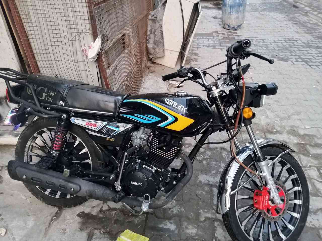 نقصها فقط ماشه 
للبيع فقط 
موديل 24شهر 12 نازله بل 25 اوراق فقط متترقم 
مبدل قبغ ملف فقط مكينه ما مفتوحه نضيفه نكره سلف شلعه معدل نضافه كامله فقط الماشه فاركه مابيها عواج بس فاركه يرادلها تبديل السعر 650وبيها مجال 
للاتصال *********** متوفر واتساب ويكون اليوم مكاني الاعضميه
