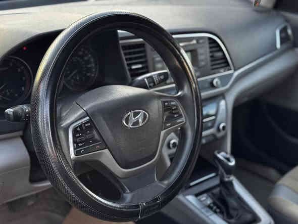 هيونداي النترا موديل 2017
 وارد امريكي SE نفطي
كير توماتيك 
دكمة سبورت+نورمال+ٳيكو
سيارة جاهزة ونظيفةمن كل نواحي
كير ومحرك بشرط
حادثها بونيد بدون دواخل
ماشية 85
رقم أربيل بٳسمي 
هزة وسنوية كاملة
وكوبون بنزين
***********
