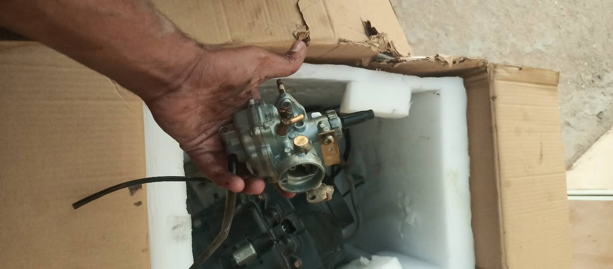 السلام عليكم 
مكينة تكتك TVS مكينة كاضة كرنك ابيع على عطلهة 
وياهة كابريتة نضيفة وسلف شغال 
السعر 100 
الي يريده يراسلني ويدلل ***********
