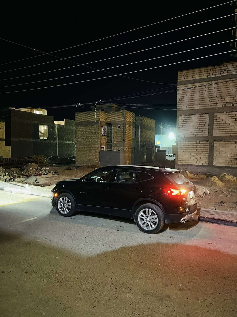 السلام عليكم  شوفر ليت بلايزر فول من عده الفتحه السياره مال بنيه السياره نضيفه بمعنى الكلمه المكان كربلاء السعر(220) وبيها مجال الرقم ***********
+***********
