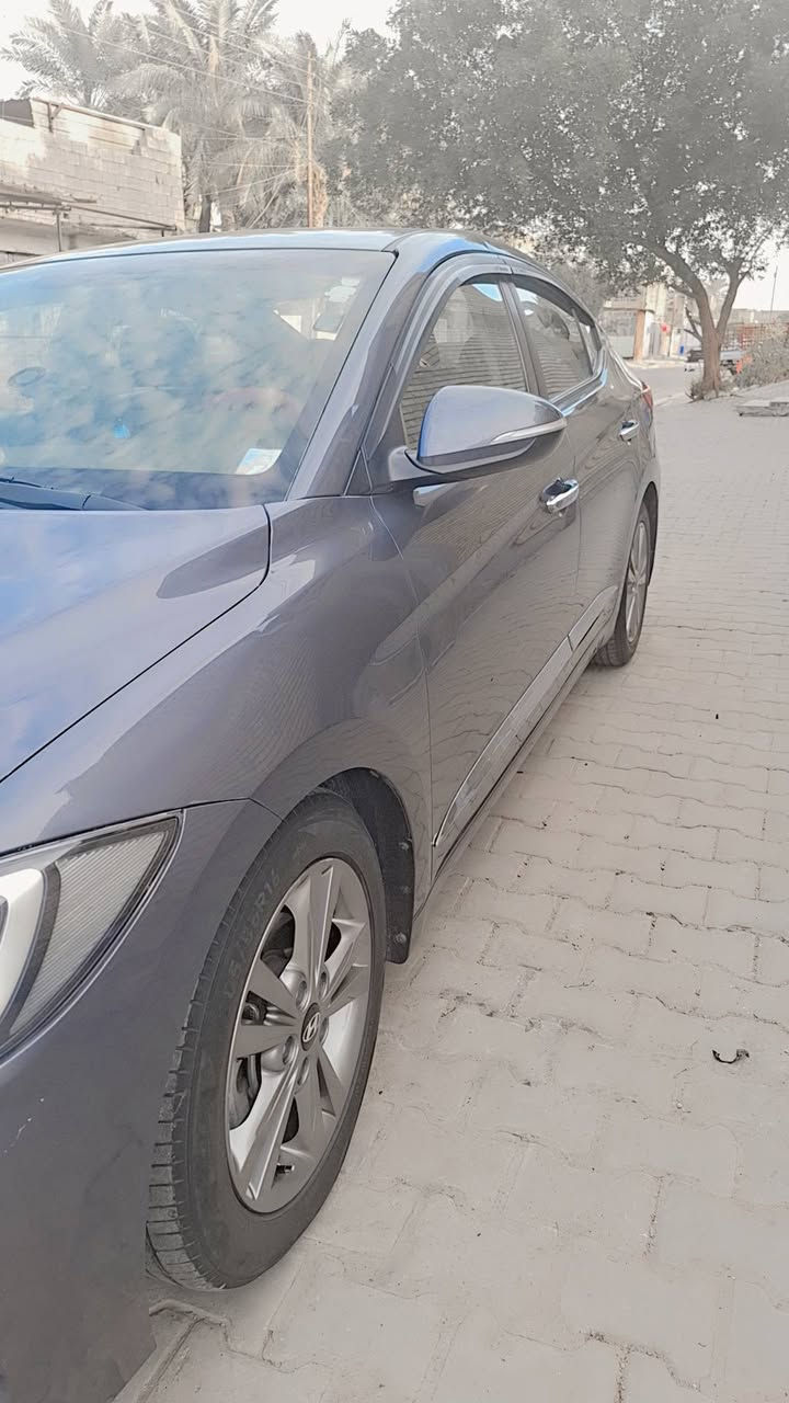 السلام عليكم
الانترا  2018 / كندي  / السعر 126 بيها مجال .. 
حادثه فقط ربع بنيد مصبوغ كله  / وجاملغ عكس السائق الأيمن تقريبا شبر بس الخشم صبغ   تصليح فقط بدون تبديل   
اطارات تخم جديد /   بطاريه جديد 
عداد المسافه 130 الف قابل للزيادة 
محرك مكفول كير مكفول 
سياره نظيفه وحلوه ومرتبه 
مواصفات السياره 
تدفئه كشنات أمامي/ ومقود 
رادار جانبي تحكم استيرن اشاير بالمري 
حساس خلفي  وكامره خلفيه  
للاستفسار يمكنكم الاتصال ... / ***********
