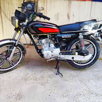 دراجه ٥ گير للبيع ٩٥٠ جديده برغي ممفتوح بيها ماعدا گيج السرعه بحاجه ال...