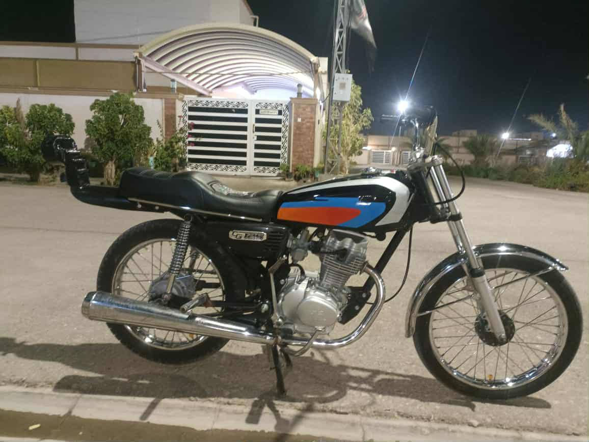 سلام عليكم دراجه للبيع دراجه نضيفه ماعايزه برغي تجي تفحص وتروح مكينه مامفتوحه ونضيفه مكاني دوانيه غماس السعر خاص أو تصال برقم ***********
