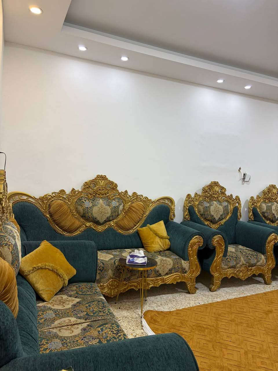 قنفات ملكيه للبيع السعر ٧٥٠ وبيهن مجال نضيفات كلش
يتكونن من قنفتين كبار ام ثلاث نفرات 
وقنفه وسط ام النفرين
واثنين ام النفر 
للتواصل (***********)
