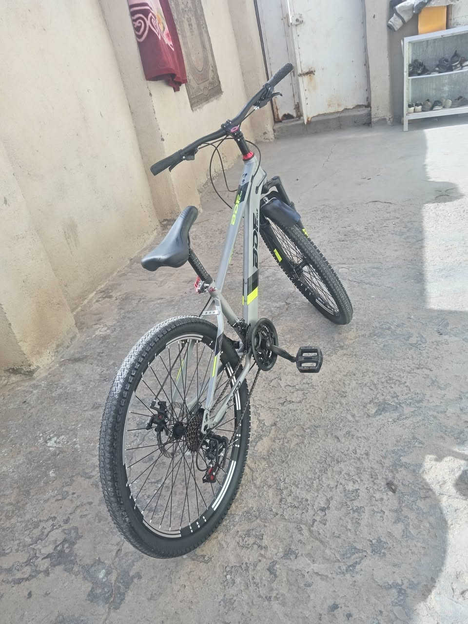 سلام عليكم بيسكل البيع ما مستخدم فقط 3ايام سعر 180وبي مجال ***********
