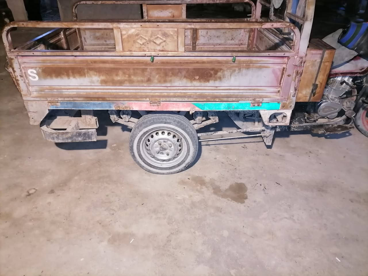 سلام عليكم ستوته جمره للبيع موديل 2013 مكان نجف الرقم قادسيه انجليزي استفسار على الرقم ***********
