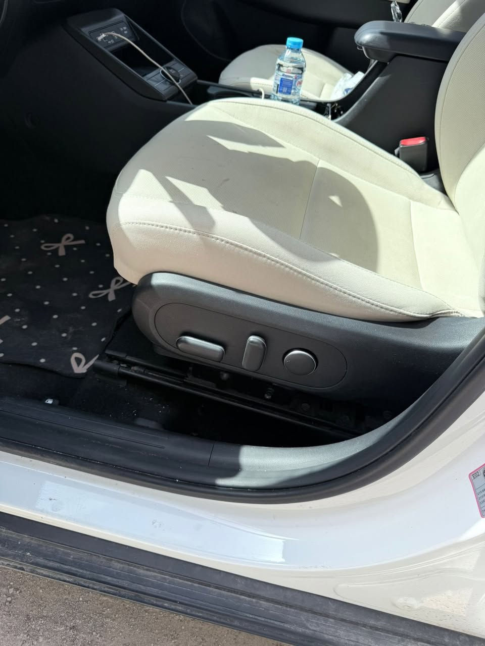 هونداي كونا 2024  ( خـليـجـي )
المواصفات
مفتاح التشغيل بصمة 
 تشغيل عن بعد 
سلايد كهربائي  
حساسات أمامية 
حساسات خلفية 
لايت زينون + LED 
بك لايت LED متصل
 دخول بصمة ذكي 
 حساسات ضغط الاطارات 
 اشارة في المرايا الجانبية 
 المرايا قابلة للطي كهرباء 
 هاند بريك كهرباء
 دشبول شاشة ديجيتال 
شاشة Apple Car play 
 كاميرا دوارة  
 مقود جلد حياكة 
 شفتات مقود 
 مثبت السرعة Cruise 
 المودات والاوامر الصوتية وسيري
شاحن هاتف Wireless لاسلكي
مخرج منفذ الطاقة 
فحص نظام السيارة 
حركة مقعد السائق كهرباء 
 تبريد شاشة مناخين منفصلين 
 قطعتين تبريد 
 نظام مانع الانزلاق 
 نظام نزول المنحدرات 

سياره بيها طخه بالباب مال السايق
موضح بصوره داخل المنشور 
وبيها طخه بسيطه بالدعاميه هم موضح 
بالصوره داخل المنشور 

للتواصل : ***********
