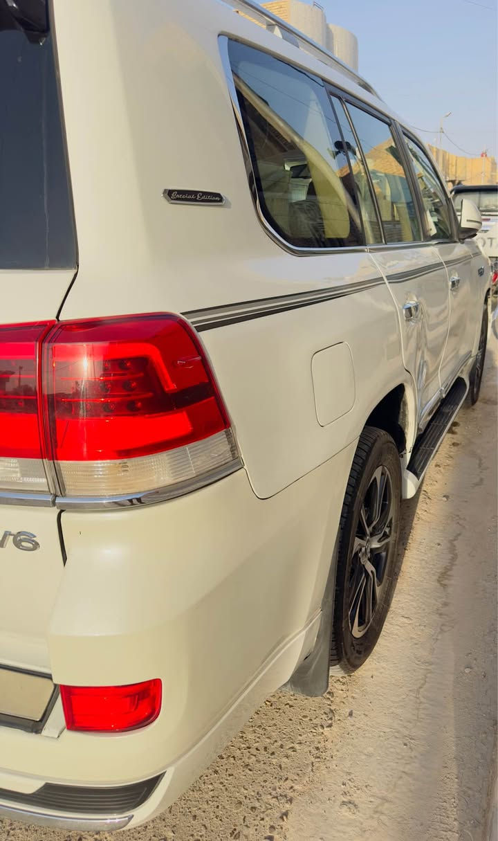 لانكدروز gxr 2014 بريم محدث 21 
رقم بغداد 
باسمي تحويل ثاني يوم 
هزه جديده 
مكفول الشاصي والكص 
تحديثه داخل وخارج 2021 
العنوان ديوانية
الرقم *********** ديوانية, القادسية
