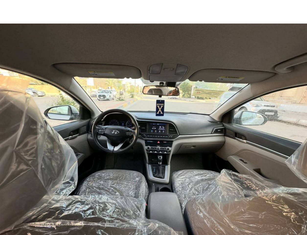 السلام عليكم *********** للبيع هواندي النتره موديل 2020 وارد أمريكي السعر (120) طخته جاملغ وبنيد بدون دواخل مواصفات السياره مكينه 2000 دوش رادارات بلمري شاشه كبيرة كامرا خلفيه تحكم ستيرن جهتين سايق آلي تبريد بيانو لايت زنون بكلايت لد ويل كب كروم مثبت سرعه مكينه وكير وحداديه تبريد وتخم تايرات بحاله ممتازه جدا جدا رقم كربلاء انكليزي تحويل مباشر مكان سياره في كربلاء
