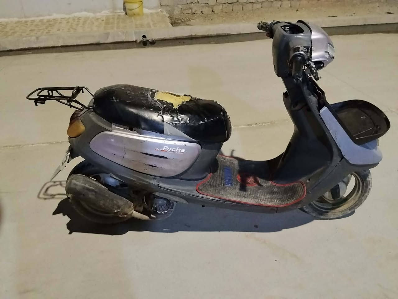 السلام عليكم ماطوربزون نفخ 
للبيع معمر شاصي شرط 
الماطور نضيف بس الكشن ينرادلو 
تغليف رقم الموبايل ***********
السعر 175 وبي مجال
