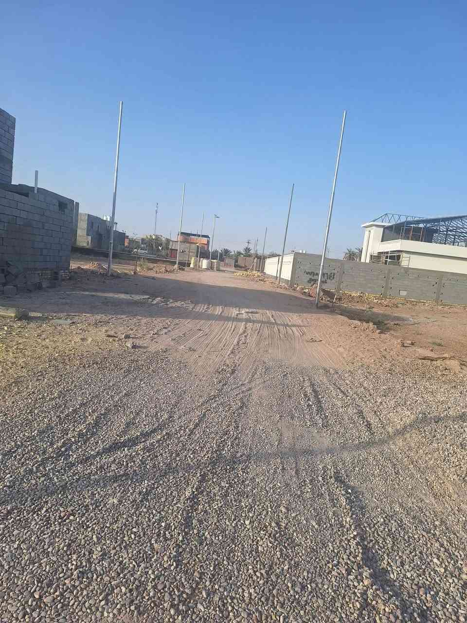 قطع للبيع مساحه 220متر قرب الشارع العام 60متر تبليط شارع 10متر ماء كهرباء مجاري مكان مميز جداا قضاء شط العرب نهر حسن للاستفسار واتساب ***********او ***********
