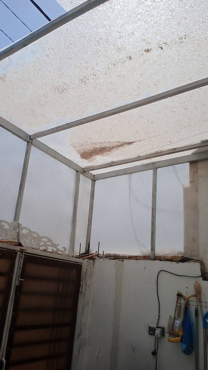 مظلة أو سقيفة للبيع عرضها ٦ أمتار
على عرض واجهية البيت قبل ٣ اشهر من سويتها  
وطولها مترين وانت نازل للمتر 
كلفتني 850 تقريبا 
اريدها ب550

حديد +مزجج ابو ٣ ملم قوي تركي 

مكانها كوفة /السهلة

التواصل /***********
