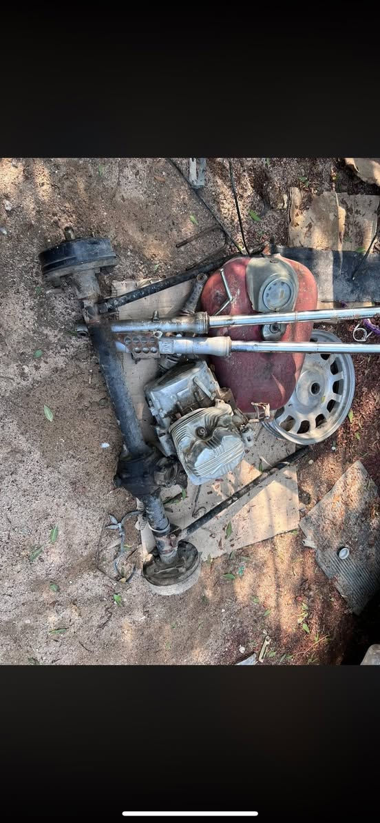 سلام عليكم غراض ستوته للبيع تريد شلع تريد كلمن وسعره مكاني نجف حي النصر هاذا رقمي اليحب يتصل ***********
