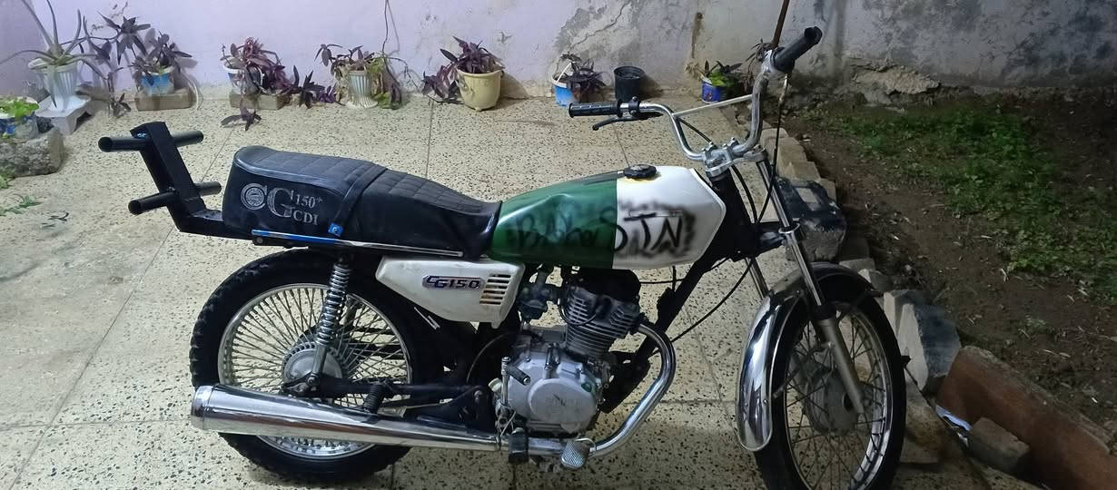 سلام عليكم اخواني ماتور رياضي نامه للبيع موديل 17 ماتور محرك حيل نظيف كل شيء ما ابي شغال فول رياضي عنوان العياضيه سعر 225 مستعجل على البيع رقم تليفون ***********
