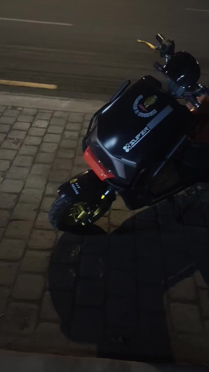 سلام عليكم دراجه شحن للبيع المواصفات سكنس نوع GT الجيل الثالث بطاريات 6 كبار بصمه وسويج وكارت بلوتوث صوته يخبل سرعه 80 حقيقي والملف 2000w يجي وياه صندوق خلفي اشاير يمنه يسره شاحنته الاصليه تجي وياه وكارتونته  السعر 650 وبين مجال المكان بغداد حي جميله للتواصل ***********
