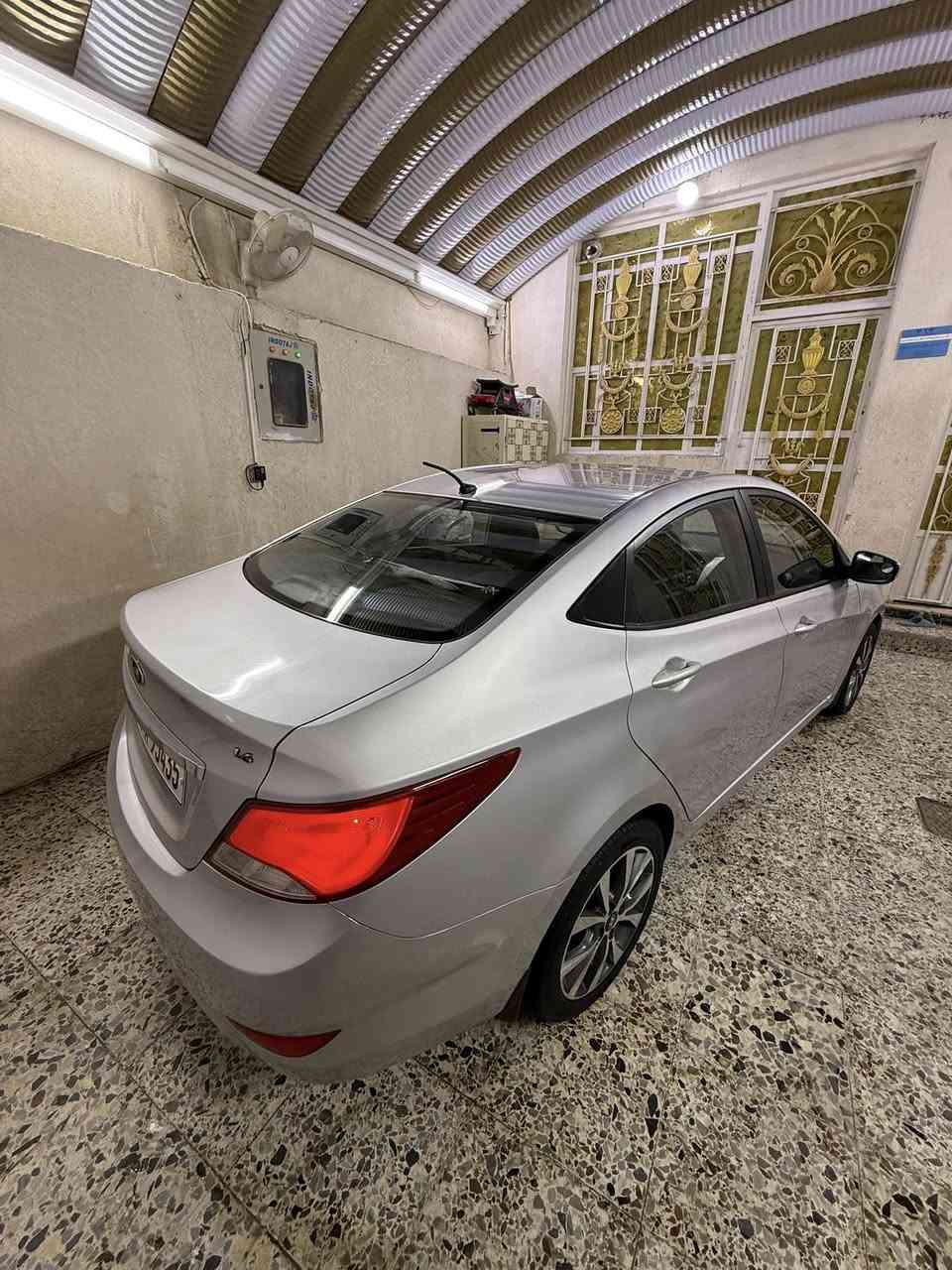 السلام عليكم 
اكسنت 2016 خليجي رقم بصرة الدولي  شرط التحويل 
كفاله عامه ضربة وصبغ وتبديل
فقط تكحيلات كارت بسيطة 
ماشية 113 حقيقي
تخم تاير جديد
حدادية زيرو
محرك 1600 ما مفتوح 
السعر 107 وبيها مجال بسيط للشراي
مكاني بصرة شارع الوفود دويد
للاستفسار ***********
