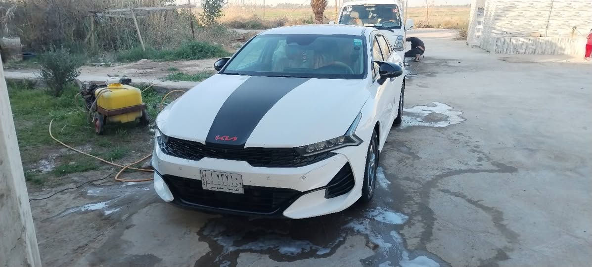 للبيعKia K5  موديل 2022
📍 رقم قادسيه معوقين وراعيهه مهندس بل ديوانيه 
📍 المكان: الديوانيه 

🎨 اللون: أبيض
🔥 محرك 1600 تيربو
جاهزه السياره من كل النواحي ومابيها نقص 
🌟 المواصفات:
• 

• ستيرن تدفئة
• تشغيل عن بعد
• بصمة + هاند بريك بصمة

• قيادة ذاتية على الخطوط السريعة
• مثبت سرعة / ماشيه 60 ميل
• AUTO HOLD
• أوتو بريك
• كير أوتو + عادي

🛡️ أنظمة الأمان:
• ABS
• مانع انزلاق
• حساسات إطارات
• رادار أمامي وجانبي
• مراقبة النقطة العمياء
• رادار الخطوط البيضاء
• توقف ذاتي عند الرجوع

💡 الإضافات:
• لايتات 4 عدسات
• LED + زينون
• بك لايت LED
• مصابيح ضباب LED
• كامرة دوارة
• شاشة + شاشة أعطال
• نظام ملاحة (خريطة)
• Apple CarPlay / Android Auto لاسلكي
• بلوتوث + AUX + USB
• فول تحكم ستيرن
• أشاير بالمرايا
• مقعد كهربائي
• ويلكم لايت رياضي
• أنظمة قيادة: Eco / Sport / Smart / Normal

📞 للاستفسار: *********** 
✅ متوفر واتساب
