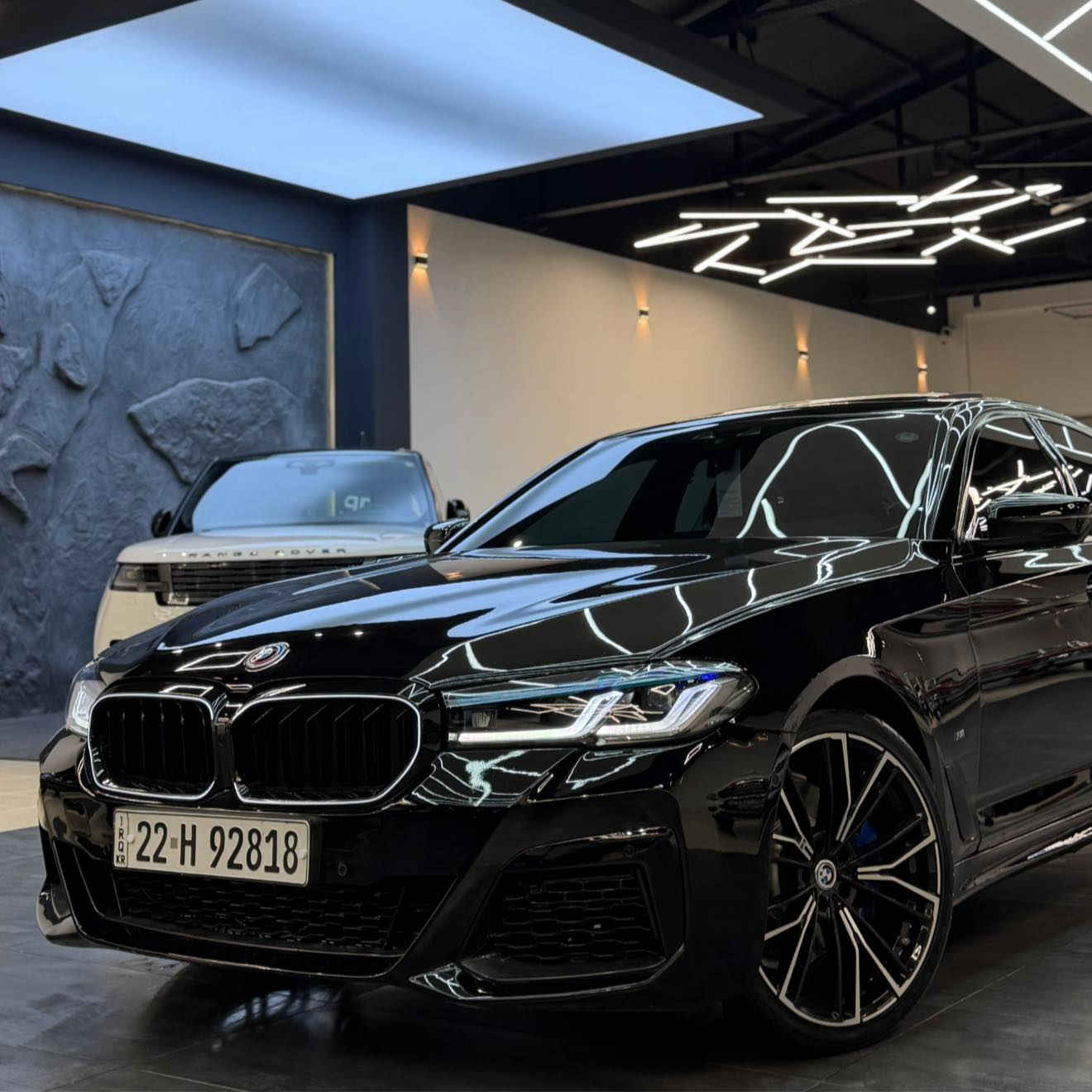 🪬بسم الله الرحمن الرحيم 🪬
🇩🇪530i  Xdrive 2020 BMW
شكل جديد
فول مواصفات Mbackage بيلادى
 خليجى مواصفات ايم بيلاد
‎✅ماشى 73 الف كم حقيقى 
‎سياره جديد و كلش جاهز كامل سيرفس شركه
‎🟩 السعر  248 ورقه بيه مجال قليل
‎سيستم صوت سماعه Boners,Wilkins
‎داخل ديزاينو كشنات vip - كاميرا سندوق شفت - سحب -تبريد مركزى
كشنات هيتر-كشنات خزن و ميمورى 
‎كامل رادارادت امامى و جانبى مرائ ، صوت سماعه ينخفض و عالى بل اصابع يد و لمس 
‎صندوق لمس بل حركه ، اوتوبارك ،اوتوهولد 
صلايت فتحه كاميرا3D، زينون دايناميك لايت ..بعد هواى مواصفات ✅
 530i محرك ٤ سلندر توين توربو 
‎ ،مكفوول كفاله من كل شى بدون رصعات ،بدون حتى شخط
بس ٤  قطع صبغ باقى كل مكفوول
‎⬇️👌١ شهر ضمان ‼️ 
‎✅محرك كير  و كهرباى بدون اى خلل بشرط 
‎سيارة حيل نظيفة كلشي عل بلاد
‎سنوية زنكة هزه فحص كلشي جديد مدفوع رقم اربيل جديد✅‎ مكان سياره اربيل 
‎نظافه ١٠٠٪؜ كامل سيرفس شركه العروش بدون نقص و بدون مصرف
‎إطارات ويل ٤جديدة تحته شركه اصلى 
‎***********📞رقم اسيا
‎رقم كورك واتساب📞 ***********
