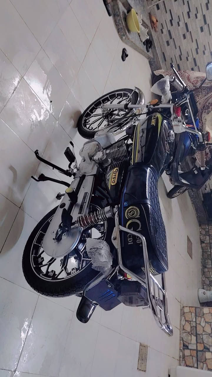 دراجه سافان للبيع 2025 الدراجه مكفوله مكفوله نظافه 100% مصارله اقل الشهر من طلعتها من الوكيل بعدها اول تبديله دهن مكفوله من الشخط شرط والله العظيم برغي برفي ممفتوح بيها سبانه مواصله الدراجه نهائيا على وضع الشركه الدراجه تشغيل بصمه يدوي وتشغيل بصمه الدراجه خير من الله شوفت عينك
عن بعد وتشغيل سويج
كلها شغاله مبيها اي نقص 
1_ موديل 2025
2_لون اسود
3_ تشغيل بصمه يدوي 
4_تشغيل عن بعد
5_ تشغيل سويج
6_ حساس اذا دراجه منمره ماتشتغل اله تبوش
7_ اول تبديله دهن 
8_ الدراجه ناعمه بشكل شرط نگره سلف نگره هندر
والدراجه بعد احلى من الصور

ملاحظه: اني منتسب اداوم 7ب7 يعني دراجه تشتغل 7 ايام وتطفى7 ايام بعدها ع السحگ دراجه ممشتغله 
السعر 850 ورجائن الموشراي ليراسل فدوه اروحلكم واني خادم
العنوان: ديوانيه قضاء عفك
الرقم *********** بي واتسابا

850$
