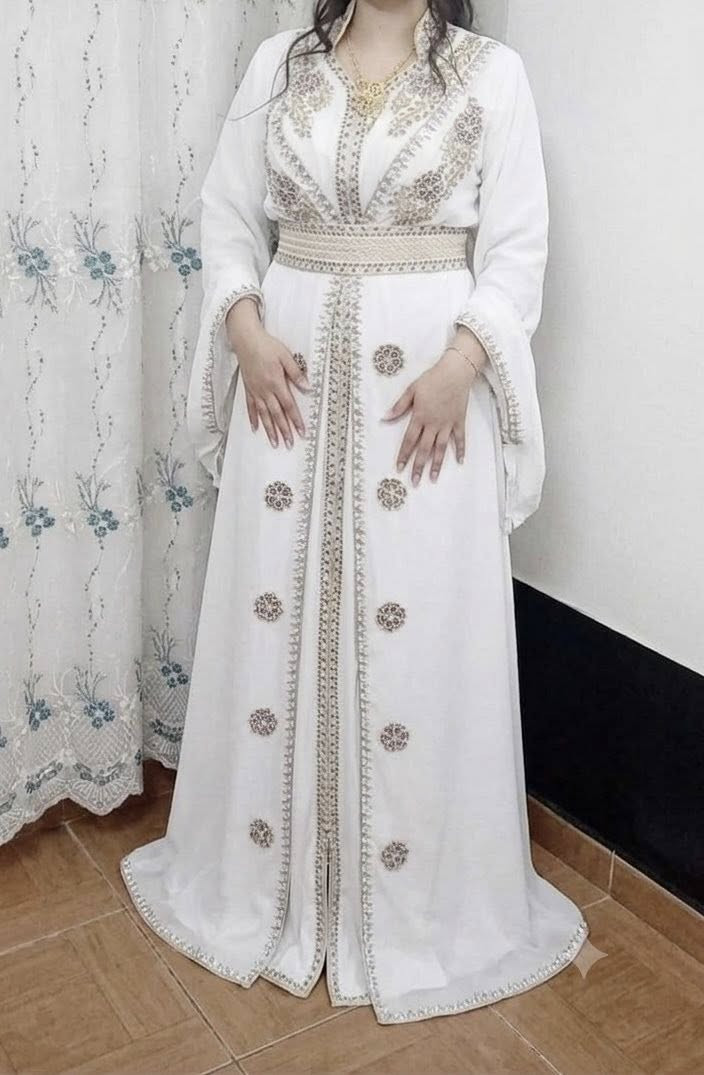 بنات عندي هذا القفطان مال عقد لابسته ع كد ساعه ماخذته ب150 ابيعه ب60 

دشداشه مملبوسه ابد ب10 اريدهه 

الفستان الاسود ماخذته ب85 أريده ب40 بعده جديد لابسته مره وحده 
الفستان الذهبي ب20 

الفستان الاسود الي بي ياخه كرستال ماخذته ب75 اريده ب35 

موجود توصيل


**إذا كنت صاحب هذا الإعلان وتريد حذفه لأي سبب، رجاءا أرسل رسالة إلى الدعم الفني**