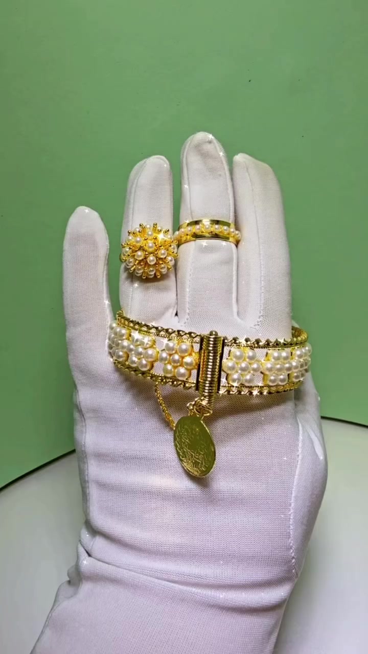 ملاك للذهب البرازيلي
كوالتي فول ضمان لون والجوده 
للحجز مراسلة الصفحه توصيل لكل المحافظات #picturechallengememeschallenge#كوالتي #\اكسسوارات #اكسبلور_#اكسبلورر_#اناقه#_  للذهب البرازيلي


**إذا كنت صاحب هذا الإعلان وتريد حذفه لأي سبب، رجاءا أرسل رسالة إلى الدعم الفني**