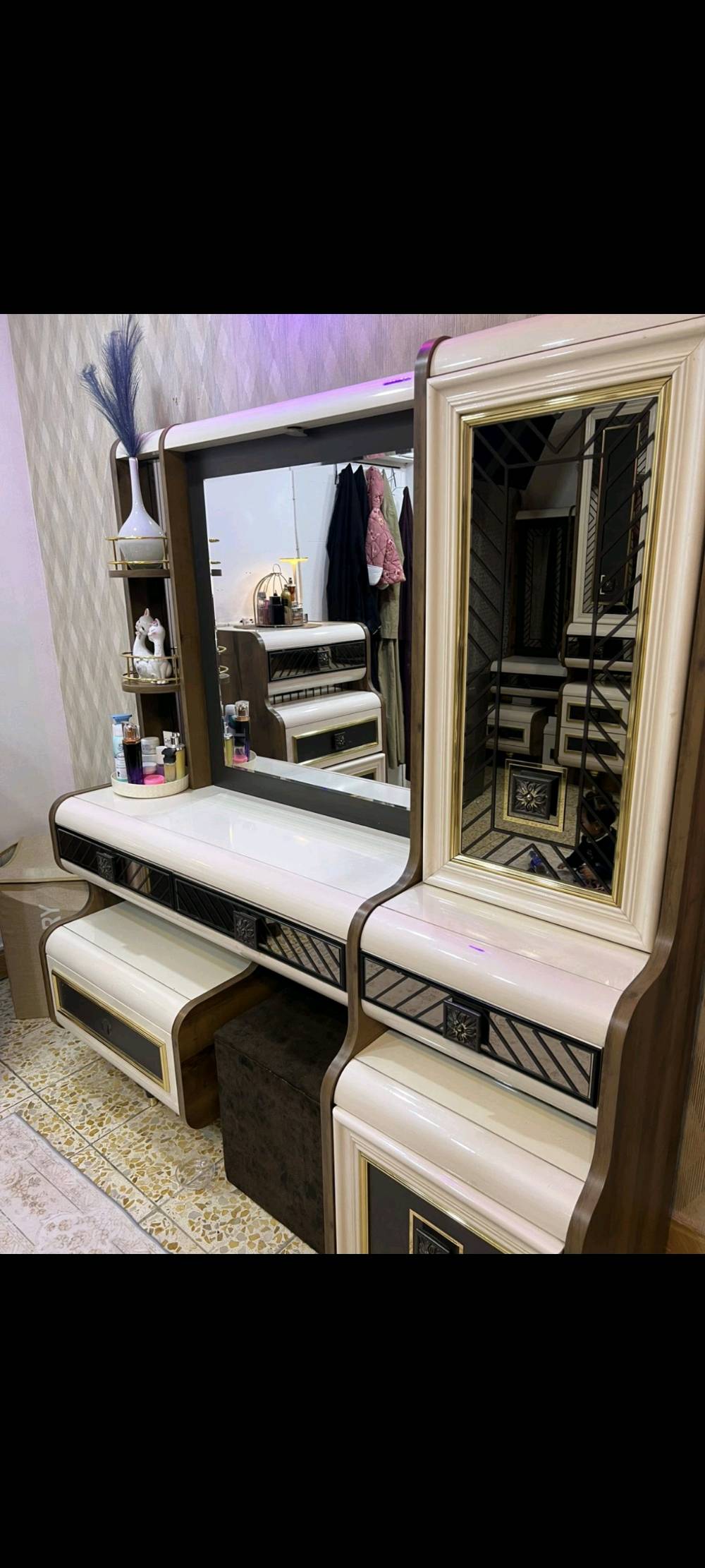 غرفه نوم ٩ قطع من معرض فكتوريا بيها ضرر بسيط اثناء النقل مكان بغداد