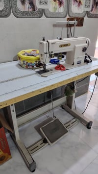 مكينه خياطه جديد مستخدم شي قليل سعر اتصال على رقم 07711137940