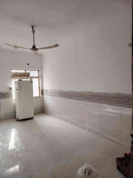 بيت ١٠٠م واجهه ٥×٢٠ طابق ونص غرفتين نوم مع استقبال وصاله ومطبخ وطارمه وصحيات خارجيه معزوله شارع ٧متر خدمات مجاري متوفره حي الأمين شارع خلف مجمع همسه للإلكترونيات سعر ٦٧ مليون بي مجال قليل طابو زراعي سند ٢٥ إقرار محكمه من المالك مباشرة ..للاستفسار مكتب الأوس للعقار ابو سجاد*********** ابو وائل ***********
