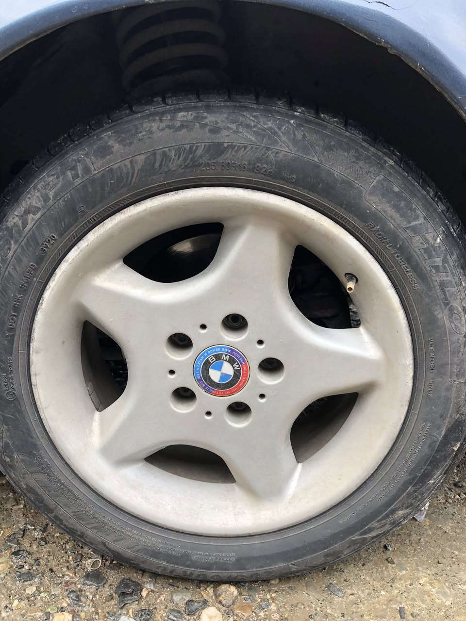 تایەو ویلی  95 زۆر خاوێنن نوێی بۆ گۆڕینەوە بەشەرتی تەقین و خواری  باقیم نیە تكایە    تێبینی: ویلەكان نەشۆراون پیسن  شوێن ڕانیە  ئەدمینی گوڵ❤️


**إذا كنت صاحب هذا الإعلان وتريد حذفه لأي سبب، رجاءا أرسل رسالة إلى الدعم الفني**