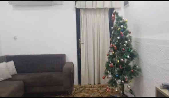 للبيع مساحة 200 متر. بحي الوفاء منطقة ال41 الف
يحتوي على غرفتين وصاله ومطبخ وأستقبال ومجموعة صحيات داخليه وخارجيه. بناء قديم لكن البيت نظيف

السعر 180 مليون. ***********ابو طيف
