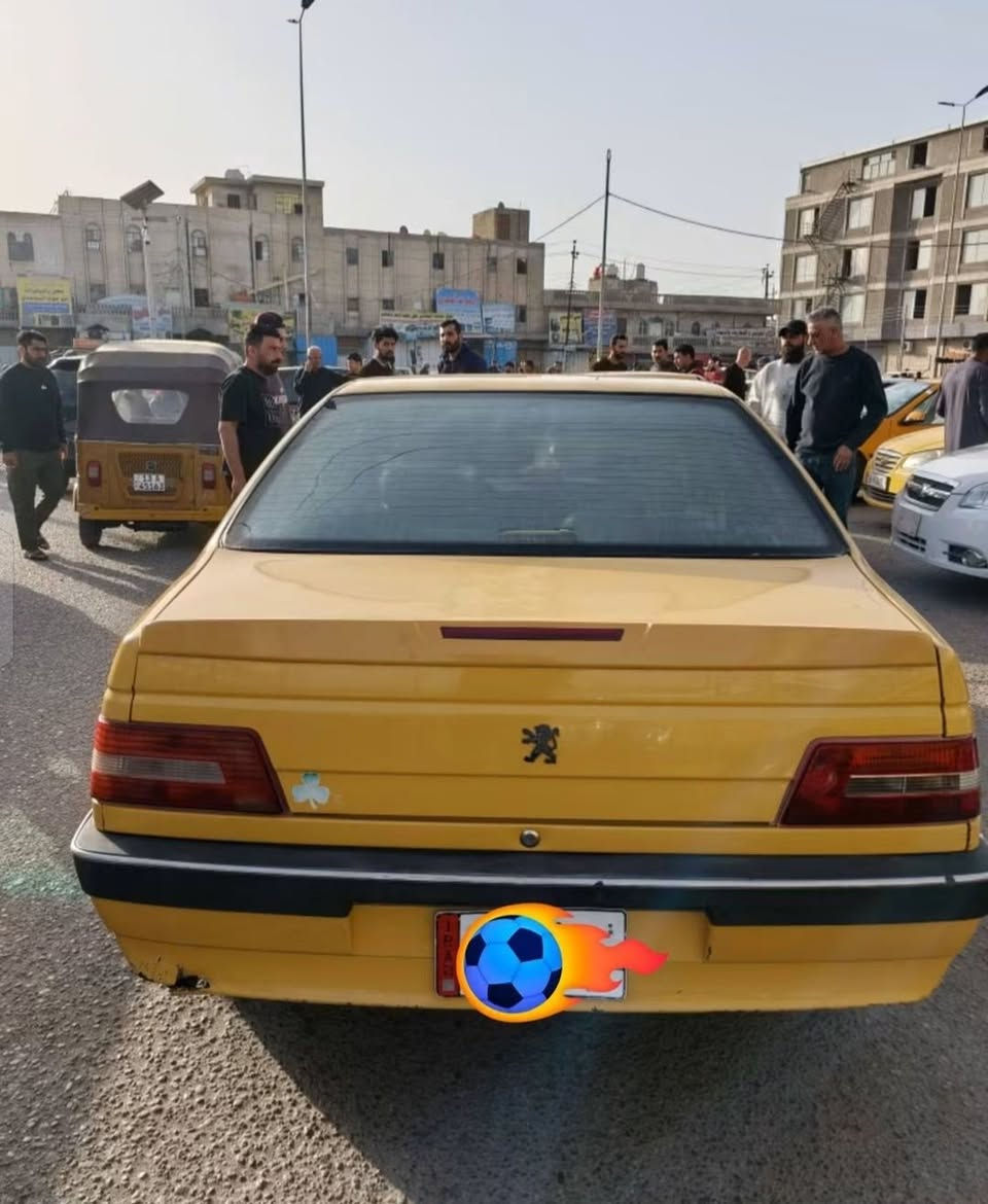 السلام عليكم سياره بيجو 405 اصفر  ميسان العماره :  گير مكينه حلوات شاشه داخليه  ومضخم صوت و كامرة خلفيه و كشنات جلد  ولايت زنون والسنويه لل 2029 باسمي شرط التحويل مصفره هياه وغرامة و تخم تاير جديد    - بيها باب السايق مبدل والشاملغ الايمن مصبوغ والبنيد بي طعجات  والتبريد عوزه بس بس غاز   
 السعر ٣١ وبيهه مجال 
***********  اتصال فقط 
*********** فقط واتس اب عمارة, ميسان
