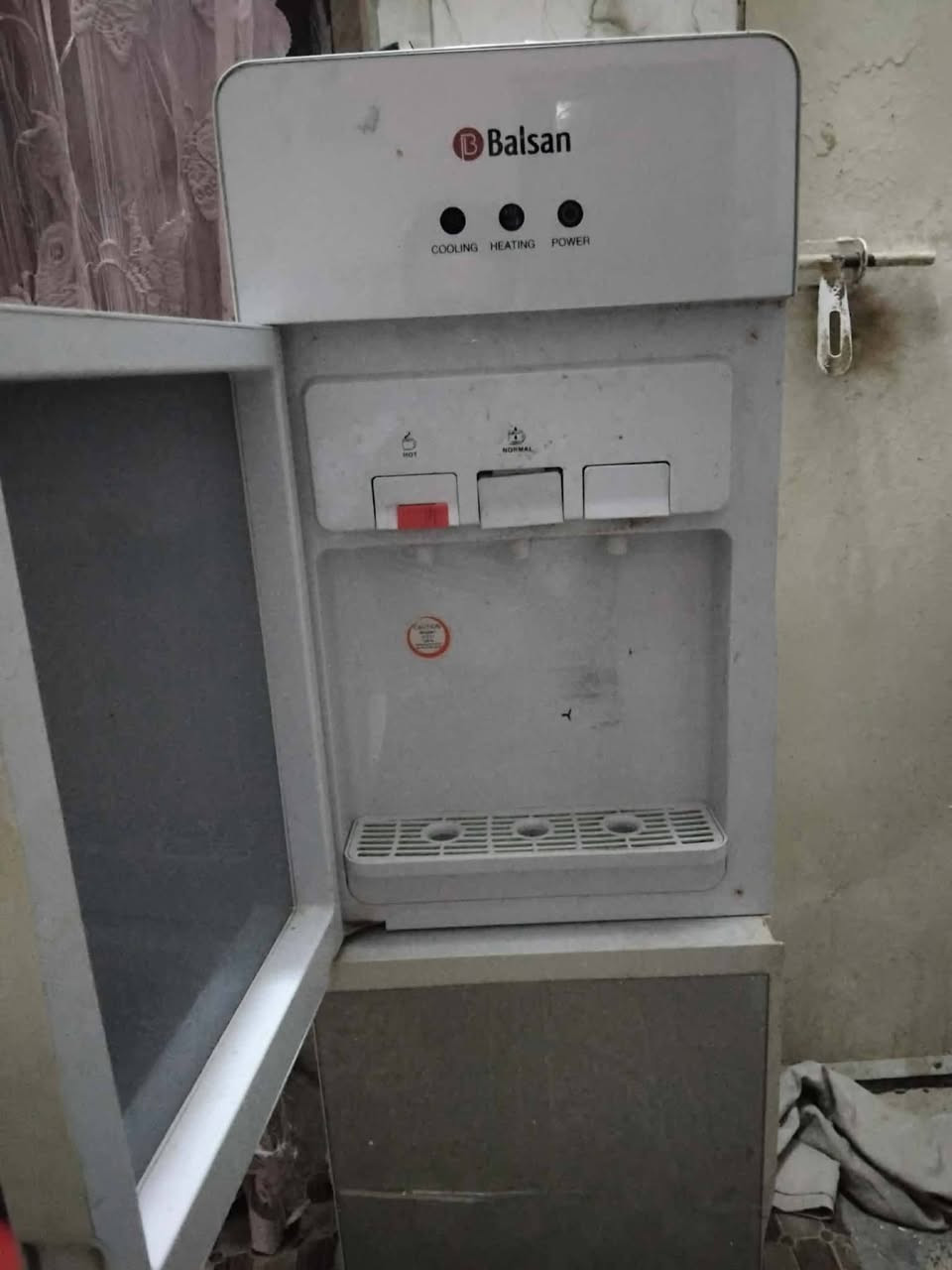 السلام عليكم غراض للبيع
جربايه ٧٥ بيه مجال 
تنور مع منضم 45 قفل جديد 
بريمز ١٥ 
براد ٥٠ قفل 
شراي خاص او الاتصال على راعيهن ***********
