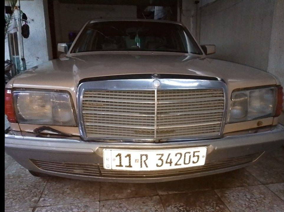 اخوتي السلام عليكم. سياره للبيع. مرسيدس رأسي مديل ٨٤.   سياره جاهزة نقص تبريد.   كير ومحرك بطه.  ٢٥٠٠ قبل يوم عمرت الصدر بالكامل السعر. ٤٥$ وبيه مجال بسيط رقم بغداد انگليزي مكان صاحب السيارة بغداد مدينة الصدر.  رقم الهاتف/***********
