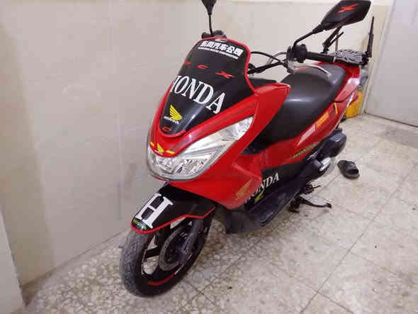 سلام عليكم دراجه pcx بصمه الجيل الثاني كامله فقط دكمة الصندوق عاطله تخم تاير مشدود جديد 
السعر 14 ورقه
الرقم***********
للتواصل واتس اب
