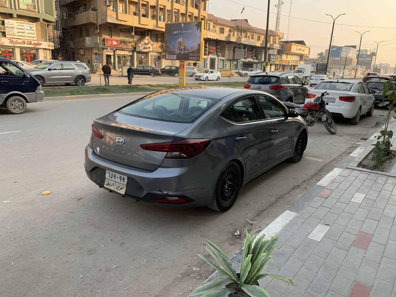 للبيع الانترا موديل 19  السياره جديده وجاهزه من كلشي الكير اي تي السياره بدون ايرباك صور الحاده مرفقات بلمنشور السياره سرفس ما مشتغل بيها مكانها حله السعر 132 الاتصال*********** تريد وكاله او تحويل
