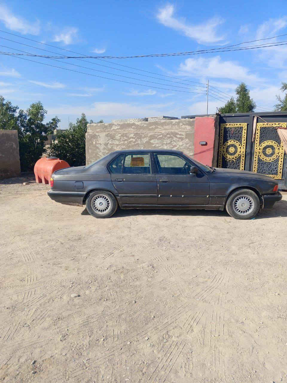الي يريد سياره مناسبه وجاهزه 🩵🩵
 السلام عليكم 
BMW1992 735 
محرك 6 سلندر مفتوح 3500
نضام سكليتر كهربائي/ ايميل 
سياره زينه ونضيفه تسوه اكثر من سعرها 
كيرها جديد ونضيف 
نضوح دهن مابيها 
تفرعاتها نضيفه 
حداديتها نص عمر والخلفيه فوك نص عمر 
توايرها نضاف فوك نص عمر 
كهربائياتها حلوه مابيها نقص 
رقمها نجف تشتري من المالك مداور ثاني يوم توها داخله هزه 
محركها كلش جديد لاتنقيص لاتبخير لا حماوه بس بي صوت بكن من تدوسلها يرادلها بكن فقطططط 
مكانها سماوه قضاء الرميثه 
ابيع نقد لا اقصاد ولا مده 
السعر 30 ورقه وبيها مجال قليل حك الجيه 
*********** رقمي

