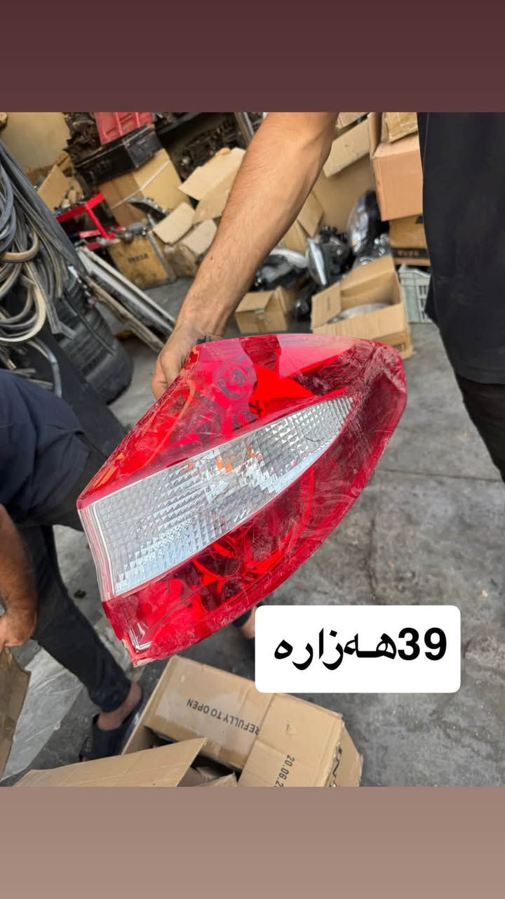 داشکان مان کردەوە لەکۆمەلێک ئەشیای بەسعری صینی
لەفرۆشگای عبداللە صینی 3
جملە مفرد 
بەردەستە 
لەخزمەتین 
***********
***********
***********
***********
لەخزمەتاین
