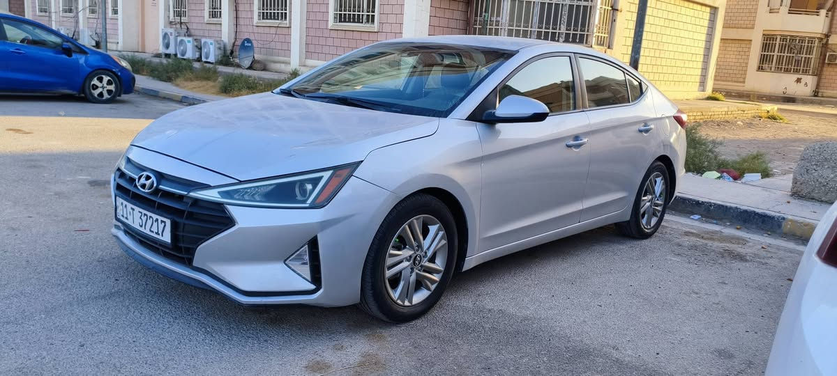 السلام عليكم
النترا 2019 رقم بغداد بأسمي سنويه تنتهي 2030بدون ايرباك ليبل واحد 

البنيد نفسه مصبوغ فقط وسونار موجود واني وياك للفحص 

كير Atm بلادي كير مكينه تبريد حداديه تمام 

ماشيه 135 ميل 

رادار امامي خلفي جانبي 

تحديد مسار ثلاث وضعيات قياده 

مدوشمه عام جلد

السعر 145 وبيها مجال 

والمتعجبه يارب يحصل احسن منها 

 مكان السياره بابل  

***********
