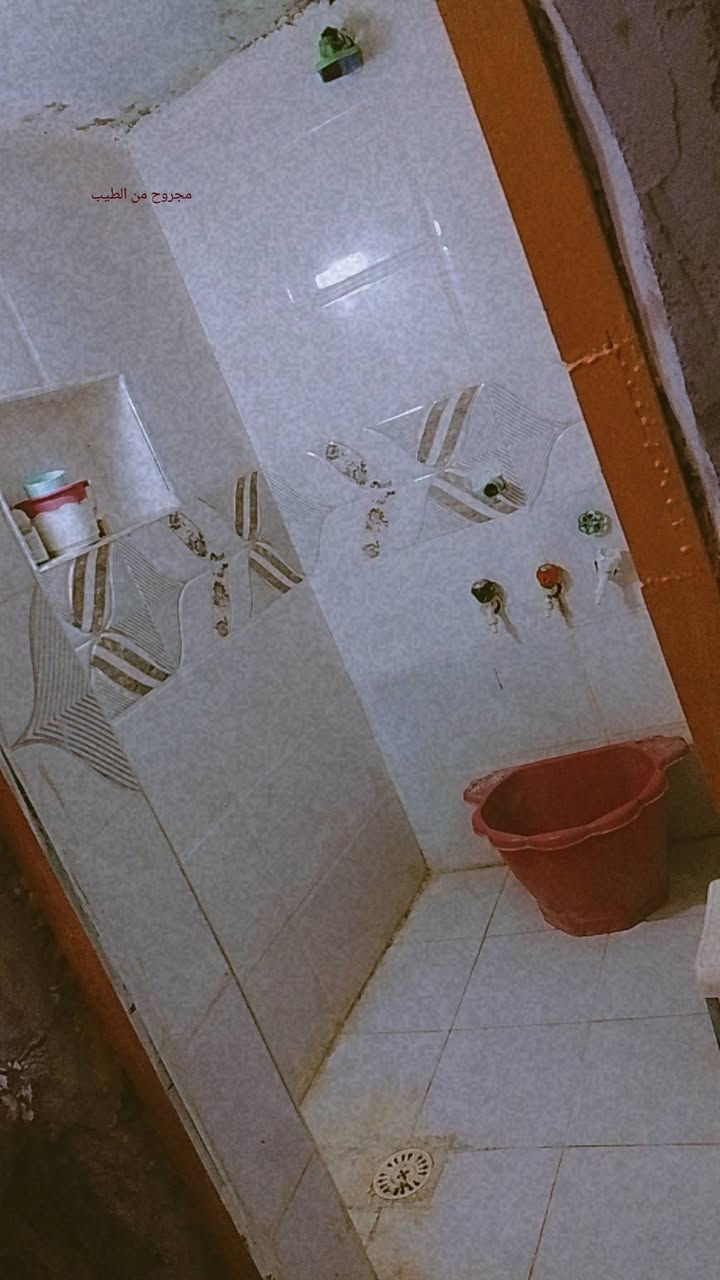 بيت للبيع المساحه 100متر
يباع مبادرة ونقد 
يتكون من غرفتين وصاله واستقبال ومطبخ وصحيات 
فوك غرفه وصاله صحيات 
السعر خاص 
***********
