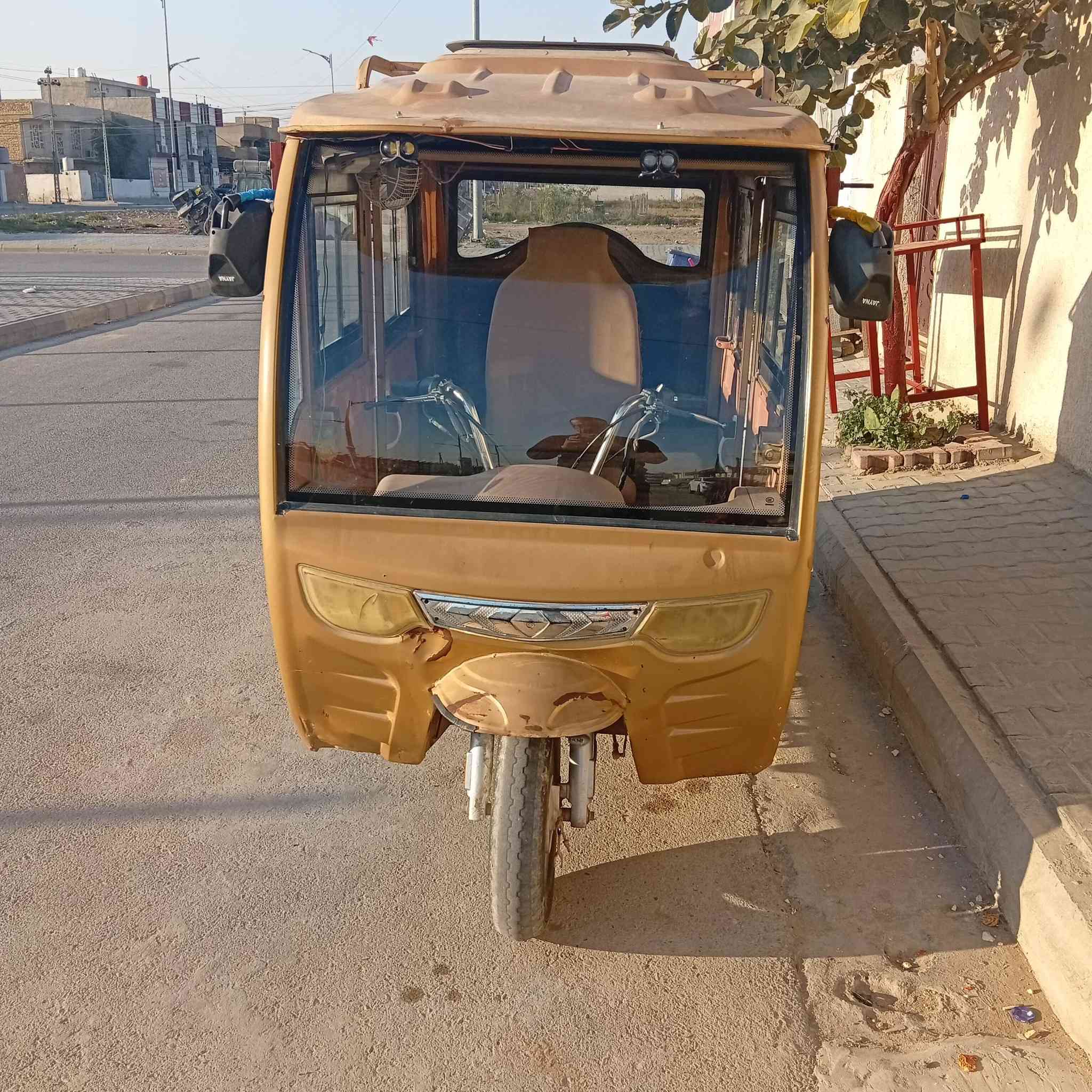 السلام عليكم 
تكتك للبيع مامرقمه اصوليه بيهه اوراق كامله  السعر مليونين ونص وبيهه مجال مكانهه كوت السفحه 
رقم راعيهه 
***********
